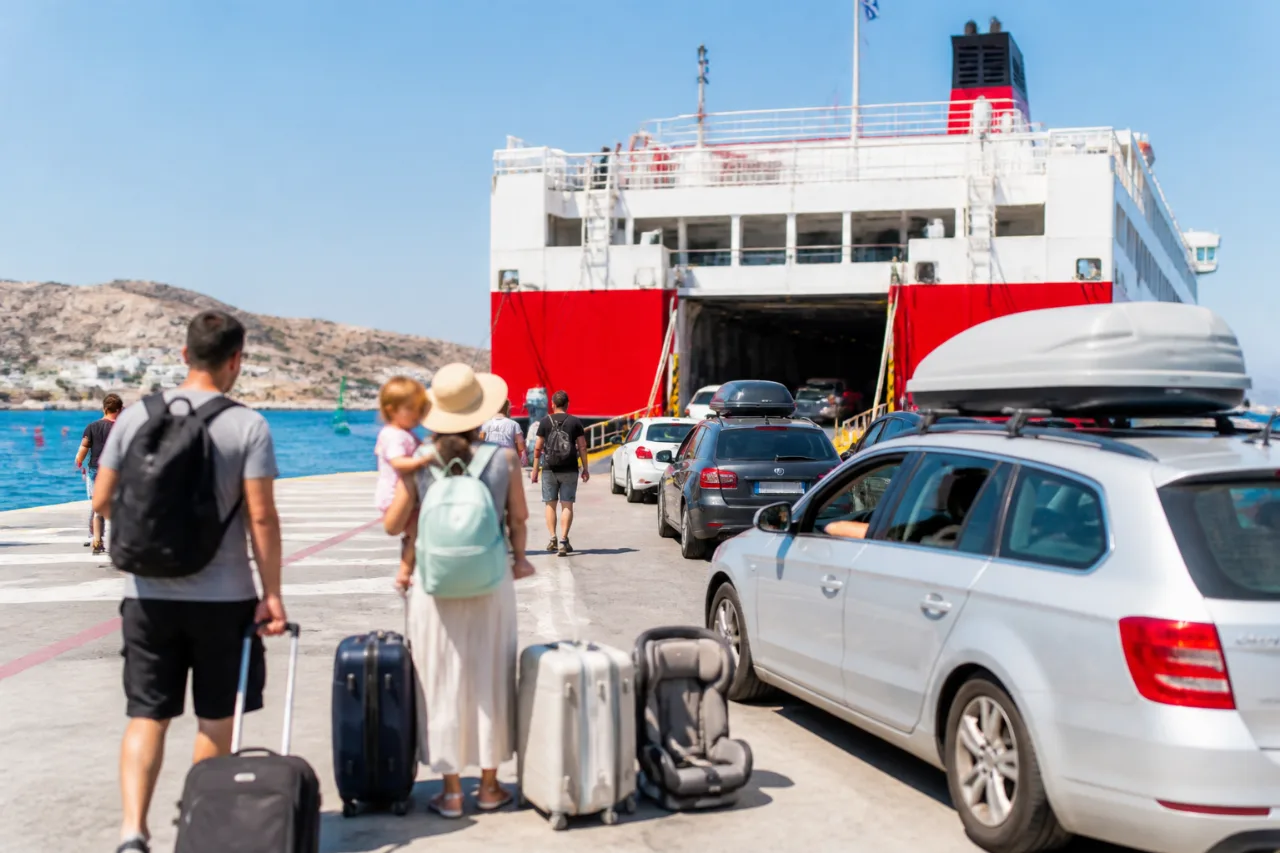 Καλοκαιρινό πακέτο MINOAN LINES: οικογενειακό ταξίδι προς/από Μήλο από 396€ με αυτοκίνητο