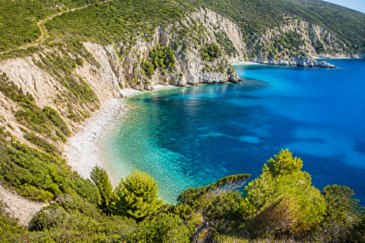 Αφάλες Ιθάκης: οδηγός για μια απομονωμένη, αλλά απαιτητική παραλία