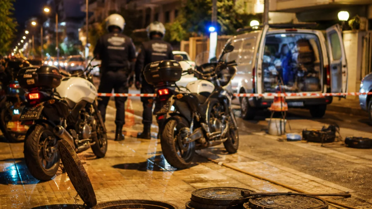 Άγιος Δημήτριος: Δύο συλλήψεις επ’ αυτοφώρω για κλοπή μεταλλικών καλυμμάτων μετρητών ύδρευσης