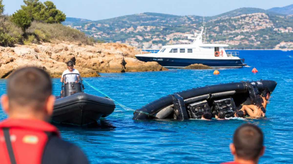 Ανατροπή τουριστικής λέμβου κοντά στην Αμπελίτσι — χωρίς τραυματισμούς οι επιβάτες