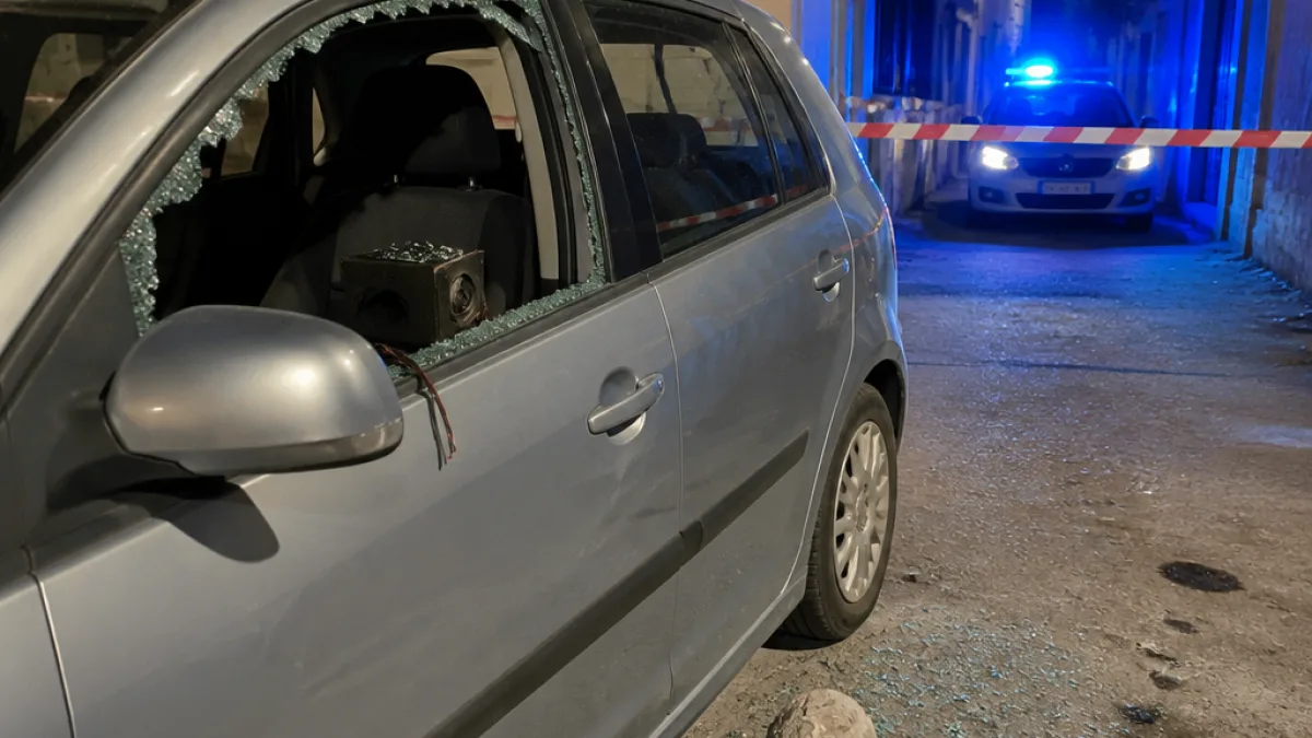 Διάρρηξη στο πάρκινγκ του δημαρχείου Πύργου: άδειασαν αυτοκίνητο στο κέντρο της πόλης