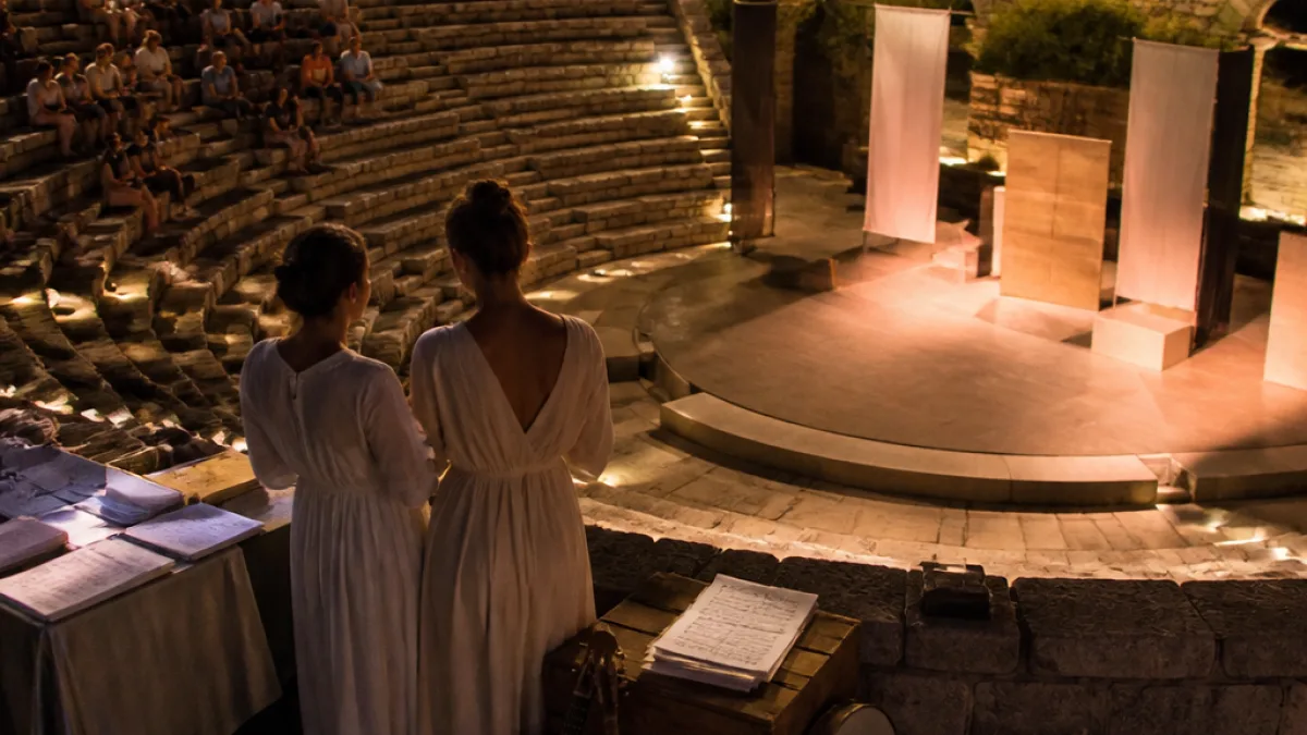 Δυο παραστάσεις στο Αρχαίο Θέατρο Γιτάνων: «Σχώρα με» με ηπειρώτικα στοιχεία