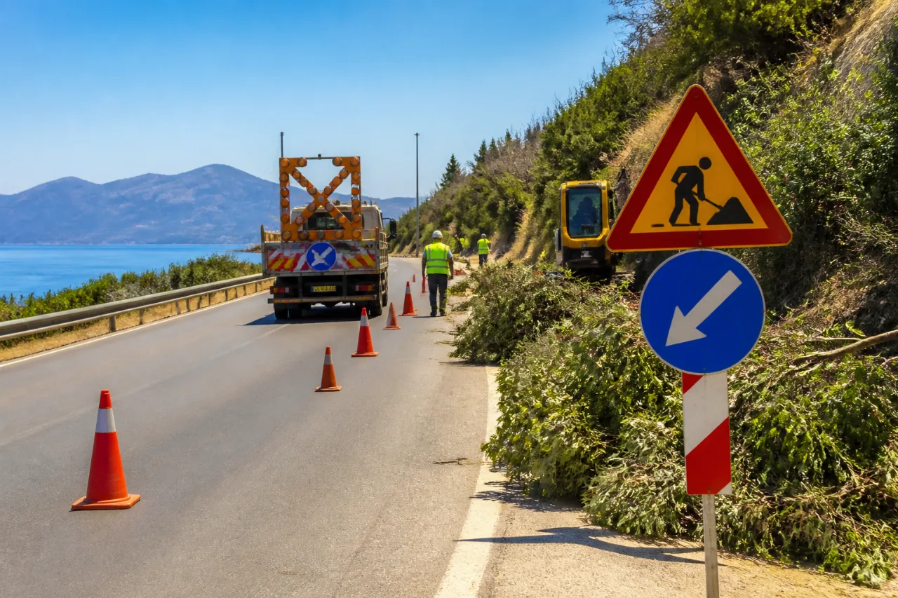 Εργασίες καθαρισμού οδικού δικτύου στην Κορινθία ενόψει θερινού κύματος μετακινήσεων