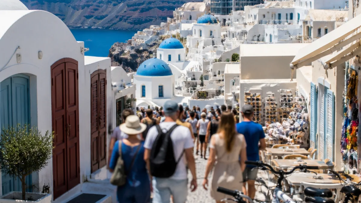 Η μεταμόρφωση της Σαντορίνης: από «νησί» σε διεθνές τουριστικό προϊόν και οι συνέπειες για την τοπική κοινωνία