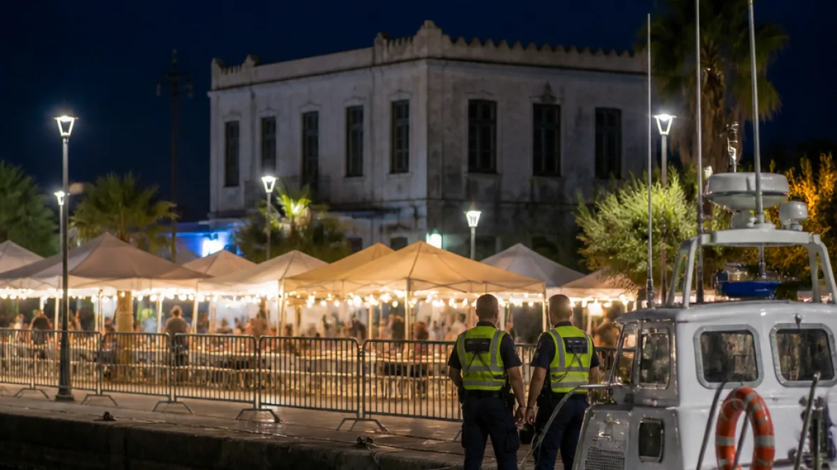 Ιεράπετρα: 42 μετανάστες διανυκτέρευσαν σε κιόσκια του προβλήτα — προσωρινή διαχείριση από Λιμεναρχείο