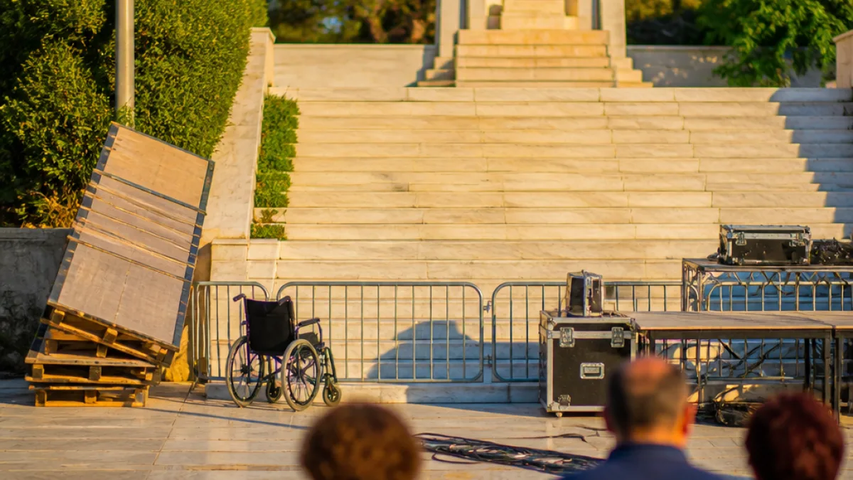 Κομοτηνή: Η ράμπα μιας βραδιάς και η πραγματικότητα της προσβασιμότητας