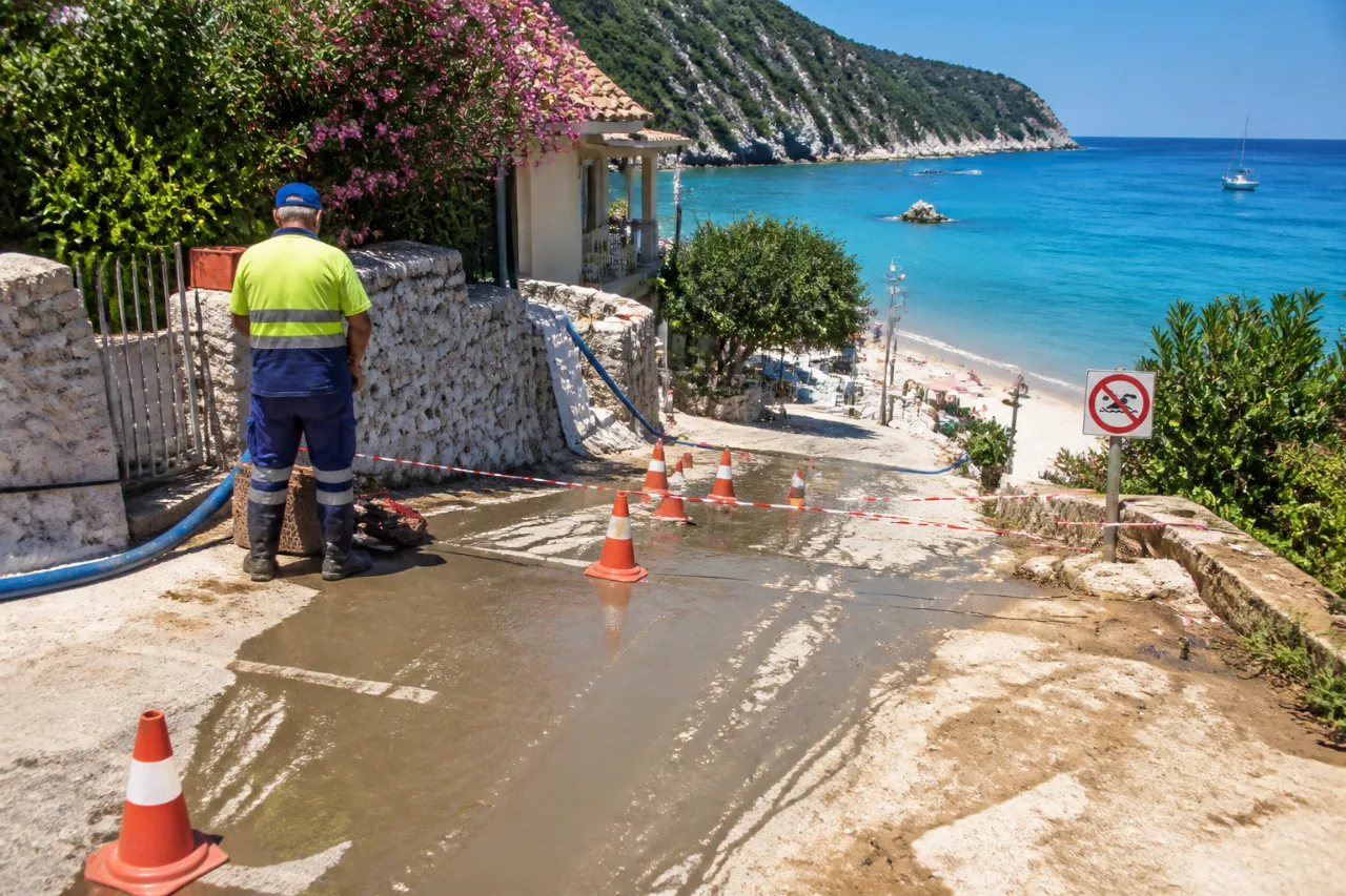 Λευκάδα: Νέα υπερχείλιση στον βιολογικό Αγίου Νικήτα — ανησυχία για θάλασσα και υγεία
