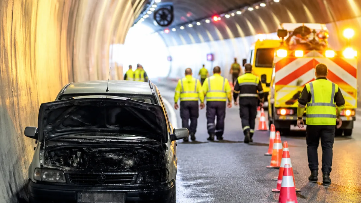 Όχημα έπιασε φωτιά στη σήραγγα Τ2 των Τεμπών — οδηγός έσβησε τη φωτιά και η σήραγγα ξανά ανοιχτή