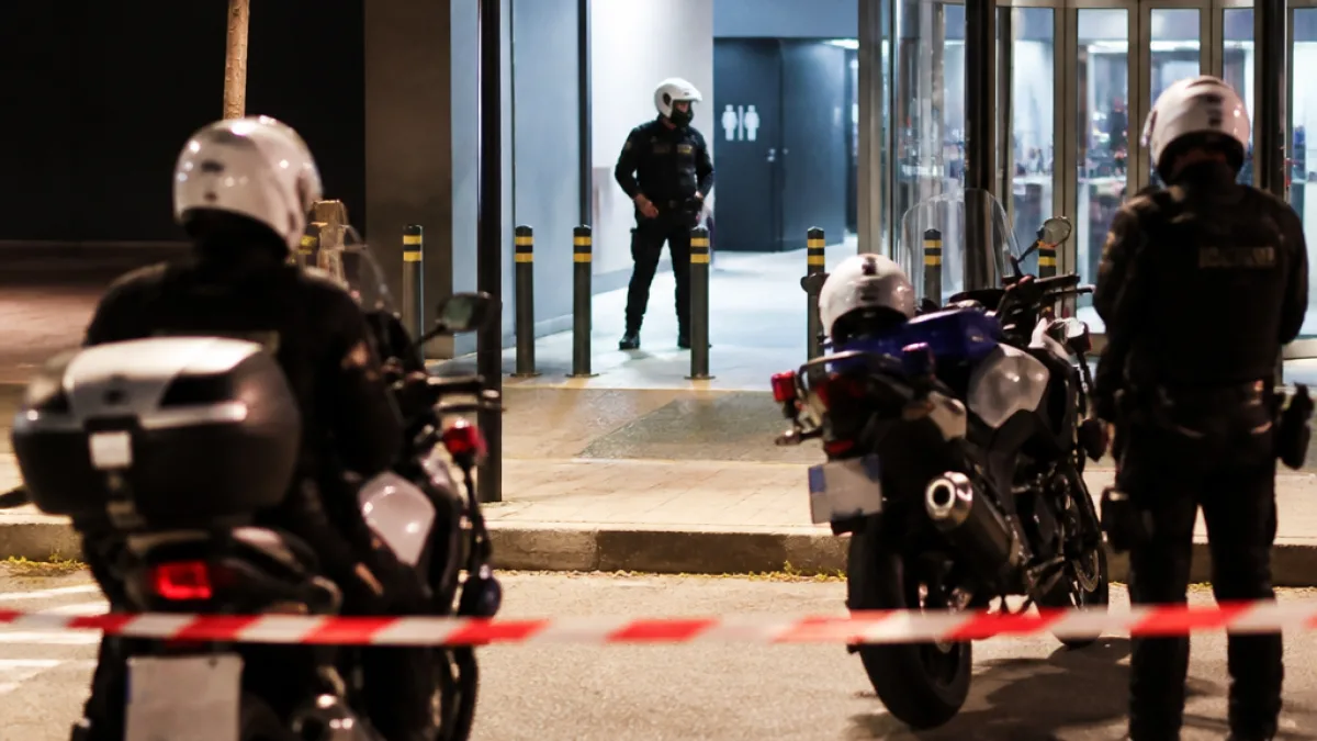 Σοκ στο Μαρούσι: σύλληψη 19χρονου μετά από απόπειρα βιασμού 14χρονης σε εμπορικό