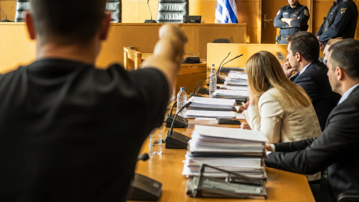 Στη Λάρισα συνεχίστηκε η δίκη των Τεμπών με αιτήματα ακυρότητας και ένταση στην αίθουσα