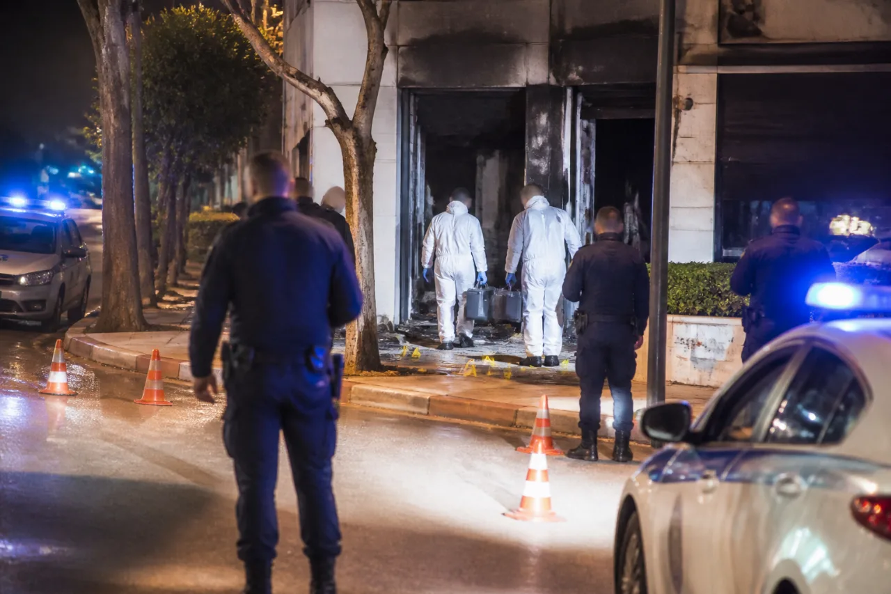 Συλλήψεις μετά από εφόδους σε Χαλάνδρι για τον εμπρησμό στην Marfin