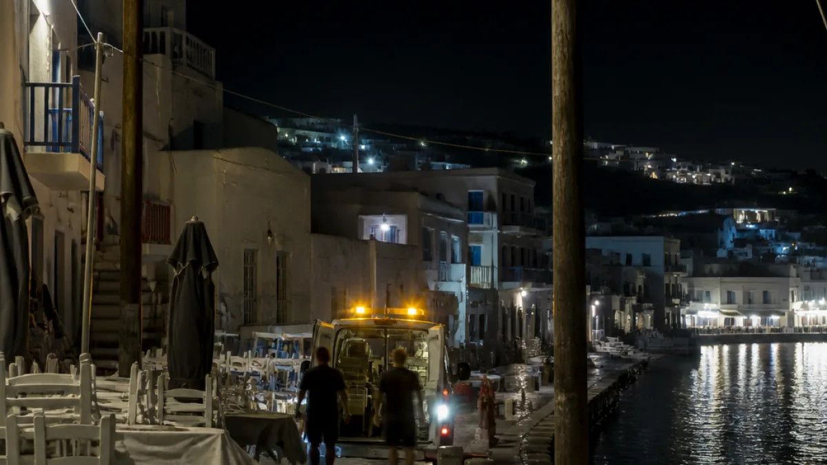 Βλάβη στο δίκτυο άφησε την Παροικία χωρίς ρεύμα σε ώρες αιχμής της νύχτας