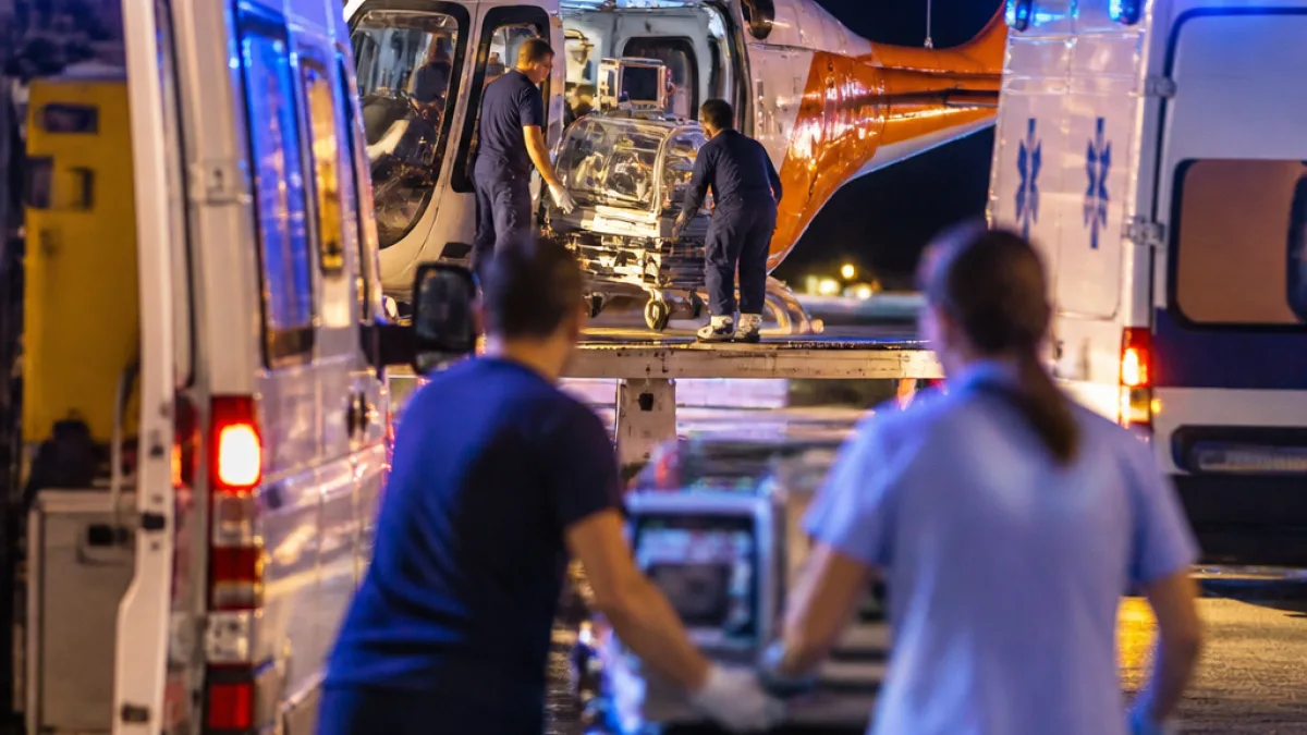Βρέφος 10 μηνών σε κρίσιμη κατάσταση μετά από πνιγμονή — αεροδιακομιδή από Ρόδο προς Αθήνα
